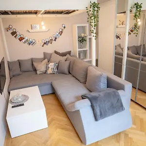  Appartement Cozy Modern Nest In The Heart Of With Netflix