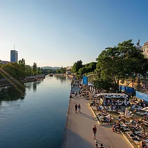 Chic One-bedroom With King-size Bed, Nestled In Vienna's Vibrant Heart Daire