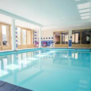 https://studio-piscine-intrieure-vue-mont-darbois.hotels-rhonealpes.com